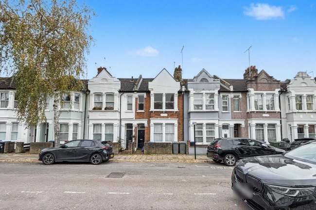 Flat B, 80 Charteris Road, Brent, London NW6 7EX 4