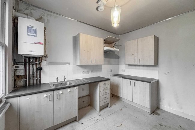 Flat B, 80 Charteris Road, Brent, London NW6 7EX 4