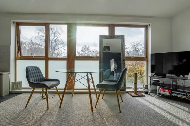 Flat 18 Estreham House, 12 Streatham Place, London, SW2 4PZ 5