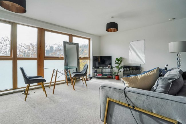 Flat 18 Estreham House, 12 Streatham Place, London, SW2 4PZ 5