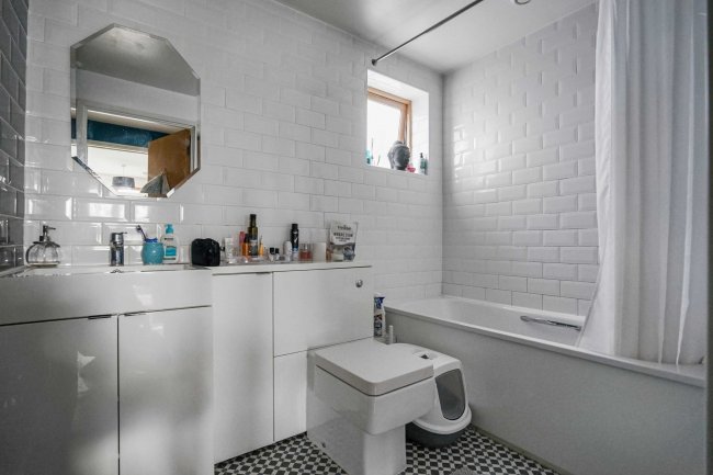 Flat 18 Estreham House, 12 Streatham Place, London, SW2 4PZ 5