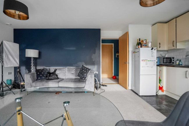 Flat 18 Estreham House, 12 Streatham Place, London, SW2 4PZ 5