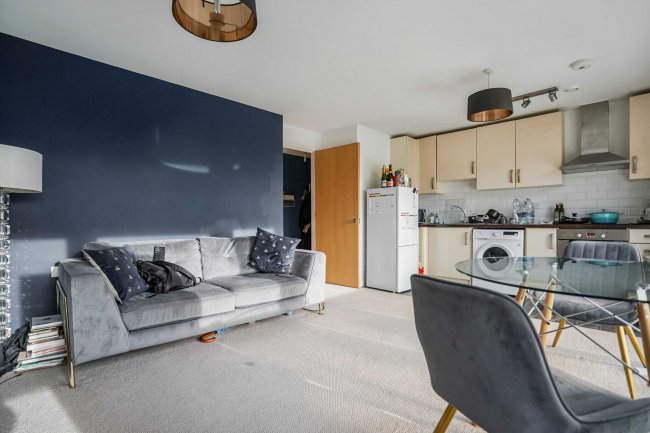 Flat 18 Estreham House, 12 Streatham Place, London, SW2 4PZ 5