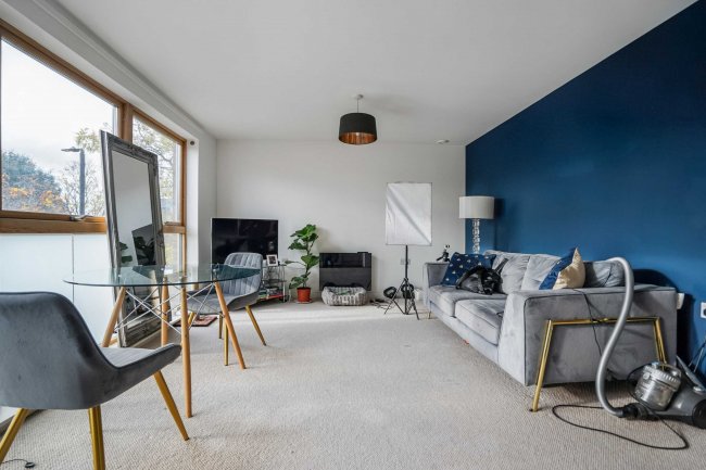 Flat 18 Estreham House, 12 Streatham Place, London, SW2 4PZ 5