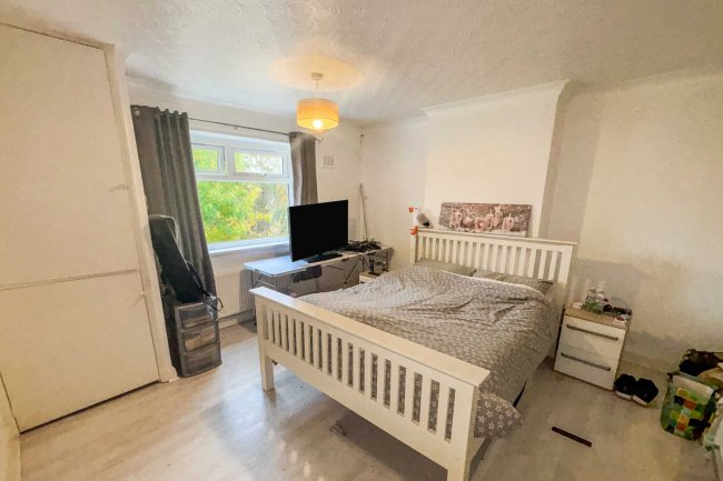 5 Walnut Avenue, Wigan WN1 3XE 6