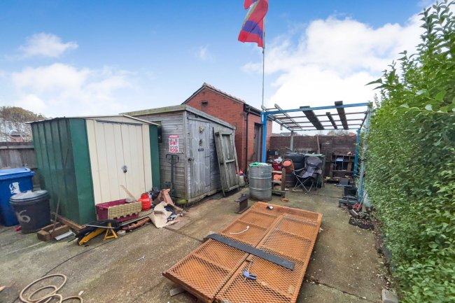 6 Walnut Avenue, Wigan WN1 3XE 4