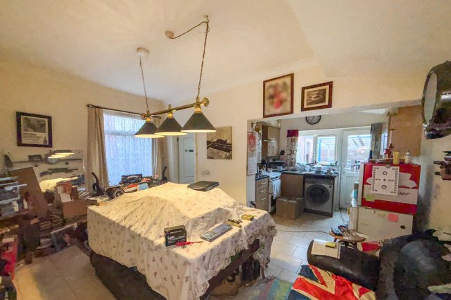 6 Walnut Avenue, Wigan WN1 3XE 4