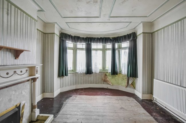 96 Grenoble Gardens, London, N13 6JH 10