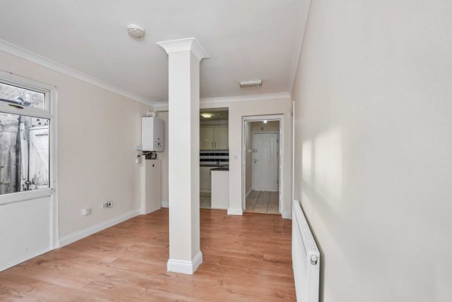 2 Meadow Close, Enfield, EN3 5PE 10