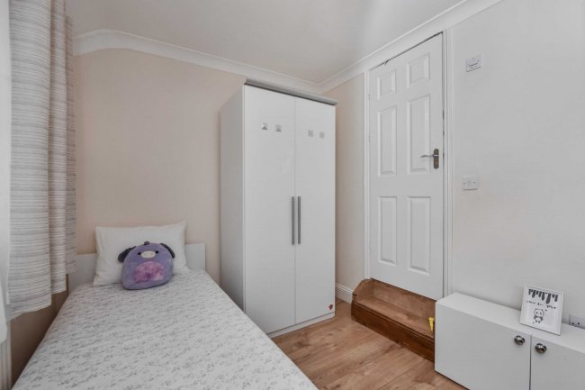 2 Meadow Close, Enfield, EN3 5PE 10