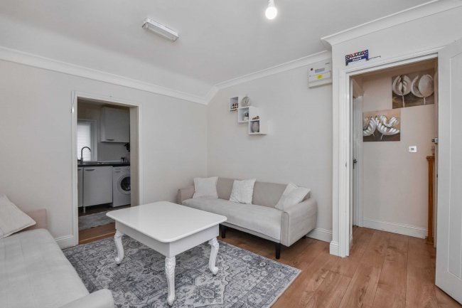 2 Meadow Close, Enfield, EN3 5PE 10