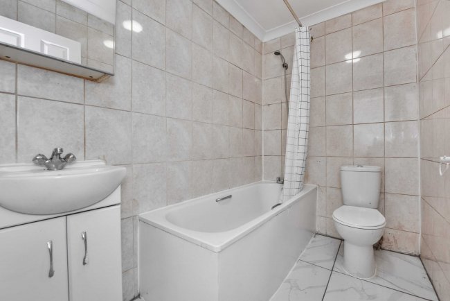 2 Meadow Close, Enfield, EN3 5PE 10