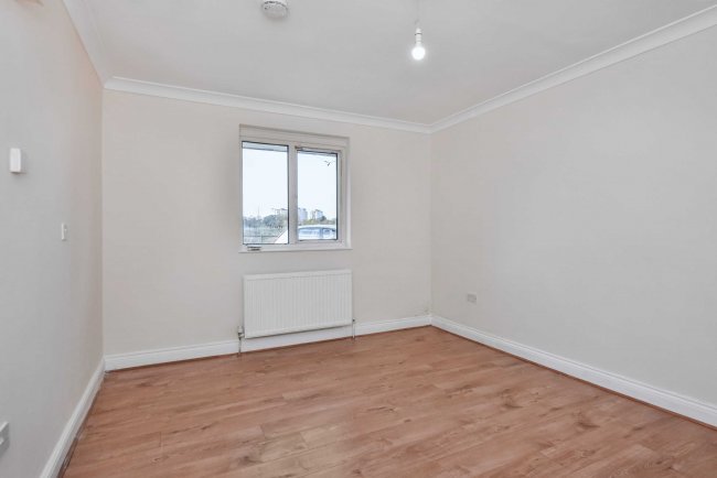 2 Meadow Close, Enfield, EN3 5PE 10