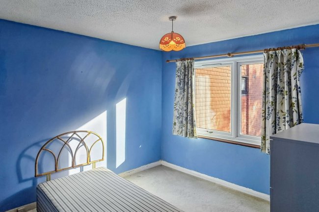 97 Peerless Drive, Uxbridge, Middlesex, UB9 6JF 1