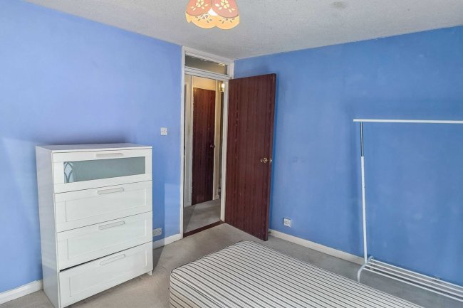 97 Peerless Drive, Uxbridge, Middlesex, UB9 6JF 1