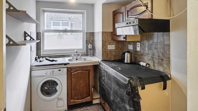 Flat 6 Edinburgh House, 56-57 Courtfield Gardens, London SW5 0NF 2