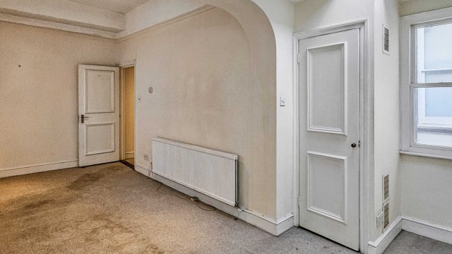 Flat 6 Edinburgh House, 56-57 Courtfield Gardens, London SW5 0NF 2