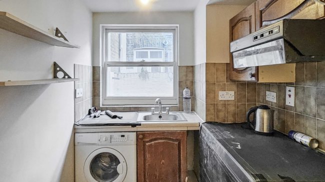 Flat 6 Edinburgh House, 56-57 Courtfield Gardens, London SW5 0NF 2