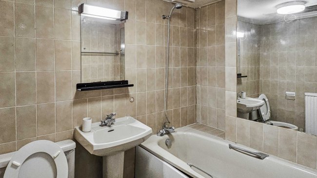 Flat 6 Edinburgh House, 56-57 Courtfield Gardens, London SW5 0NF 2