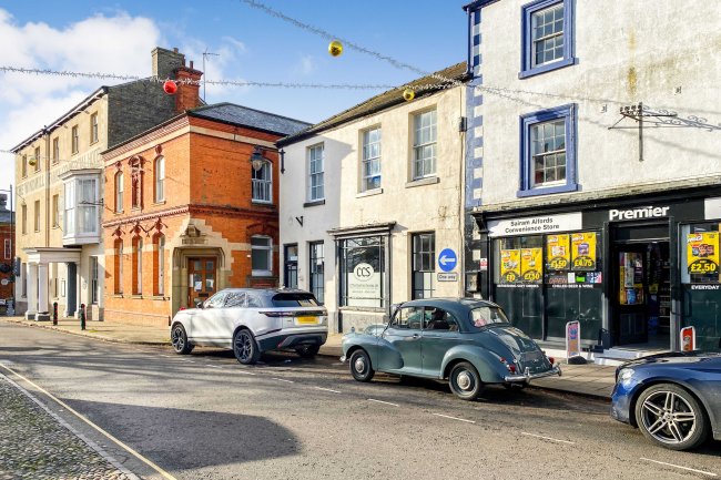 14a Market Place, Alford, Lincolnshire, LN13 9EB 1