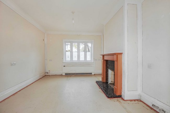 7 Greyhound Chase, Ashford, Kent, TN23 5LL 7