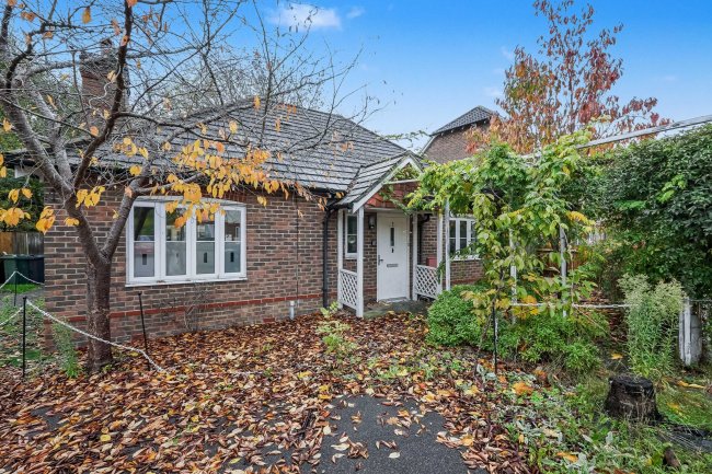 7 Greyhound Chase, Ashford, Kent, TN23 5LL 7