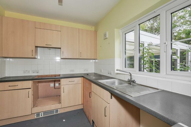 7 Greyhound Chase, Ashford, Kent, TN23 5LL 7