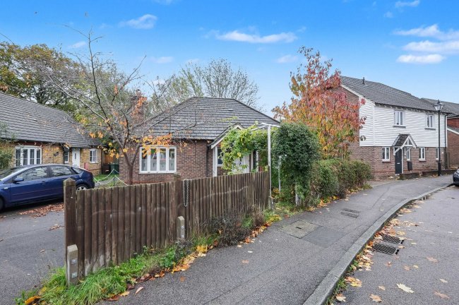 7 Greyhound Chase, Ashford, Kent, TN23 5LL 7