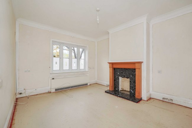 7 Greyhound Chase, Ashford, Kent, TN23 5LL 7