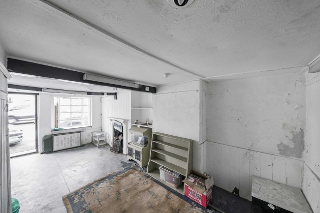 129 Ewell Road, Surbiton, Kingston-upon-Thames KT6 6AL 10