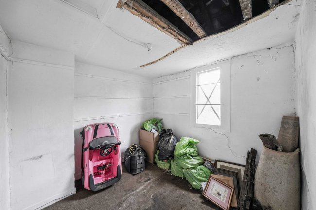 129 Ewell Road, Surbiton, Kingston-upon-Thames KT6 6AL 10