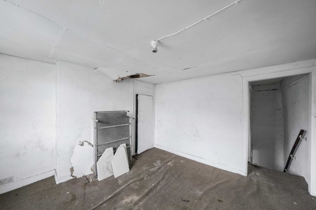 129 Ewell Road, Surbiton, Kingston-upon-Thames KT6 6AL 10