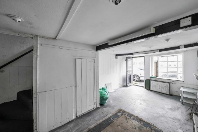 129 Ewell Road, Surbiton, Kingston-upon-Thames KT6 6AL 10