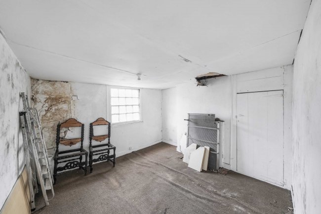 129 Ewell Road, Surbiton, Kingston-upon-Thames KT6 6AL 10