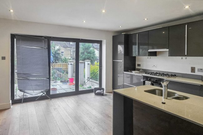 136 Darwin Road, Ealing, London, W5 4BH 10