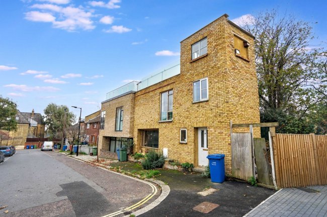 Land adjoining 124b Crofton Road, Peckham, London, SE5 8NA 8