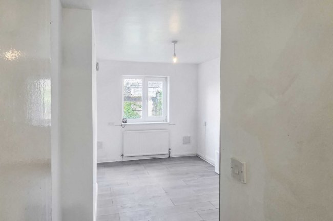 173A & 173B Chapter Road, Brent, London, NW2 5LJ 2