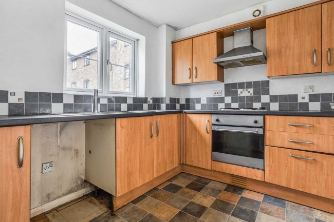 Flat 10 Wyvern House, Bridge Road, Grays, Essex, RM17 6RS 3