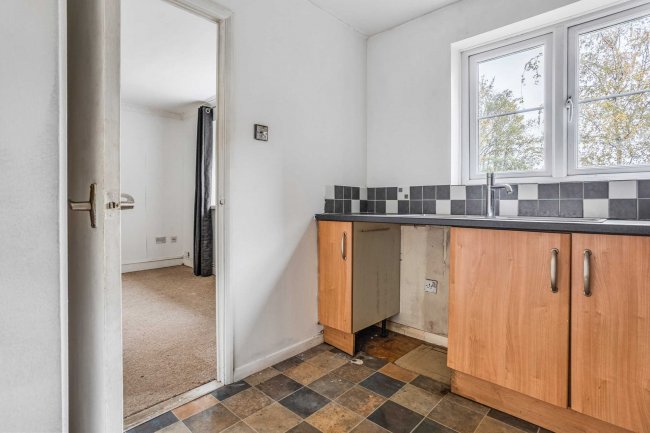 Flat 10 Wyvern House, Bridge Road, Grays, Essex, RM17 6RS 3