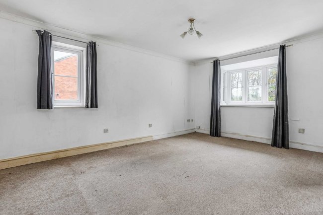 Flat 10 Wyvern House, Bridge Road, Grays, Essex, RM17 6RS 3