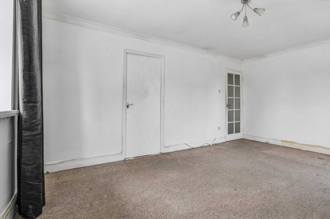 Flat 10 Wyvern House, Bridge Road, Grays, Essex, RM17 6RS 3