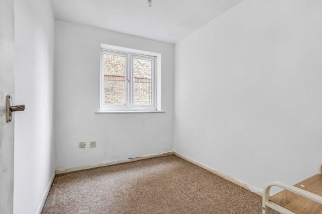 Flat 10 Wyvern House, Bridge Road, Grays, Essex, RM17 6RS 3