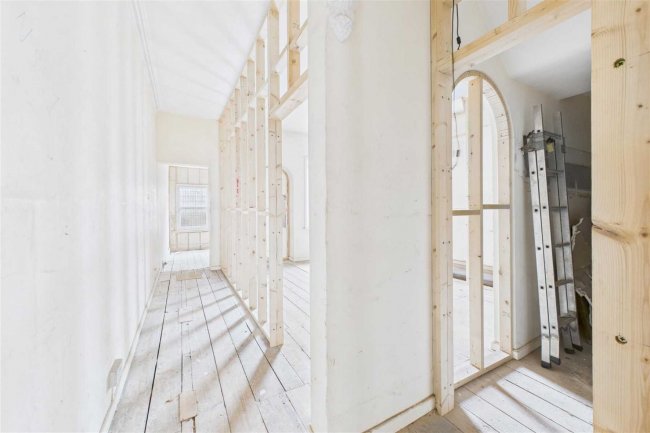 15 Eastover, Bridgwater, Somerset TA6 5AG 2