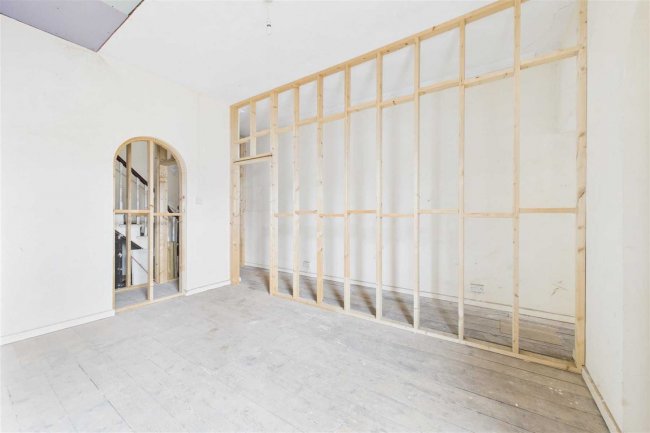 15 Eastover, Bridgwater, Somerset TA6 5AG 2