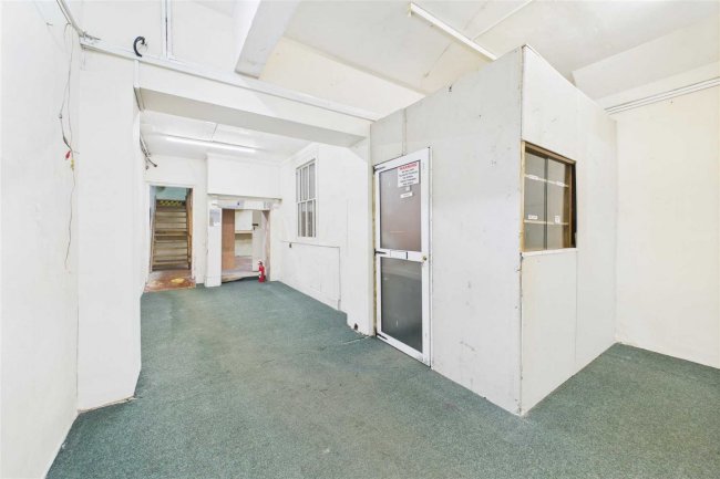 15 Eastover, Bridgwater, Somerset TA6 5AG 2