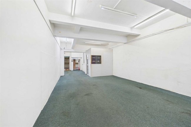 15 Eastover, Bridgwater, Somerset TA6 5AG 2