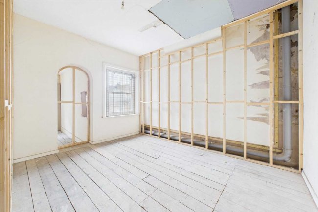 15 Eastover, Bridgwater, Somerset TA6 5AG 2