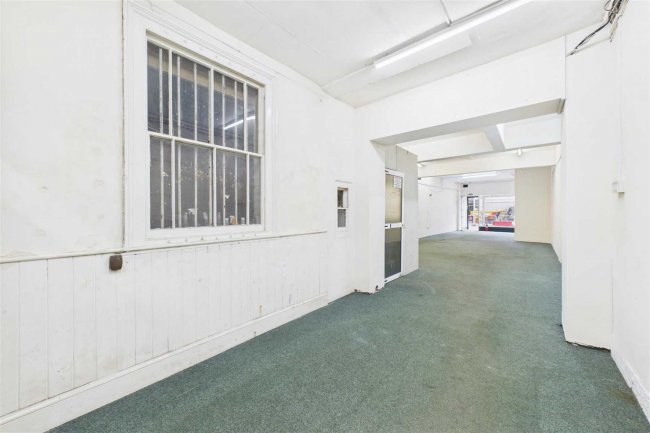 15 Eastover, Bridgwater, Somerset TA6 5AG 2