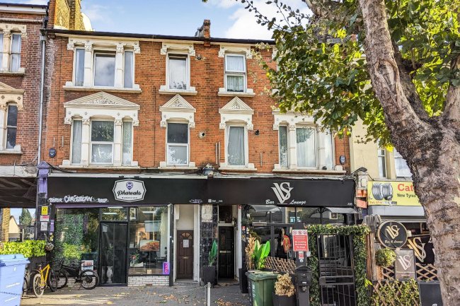 228 Brownhill Road, Lewisham, London SE6 1AT 3