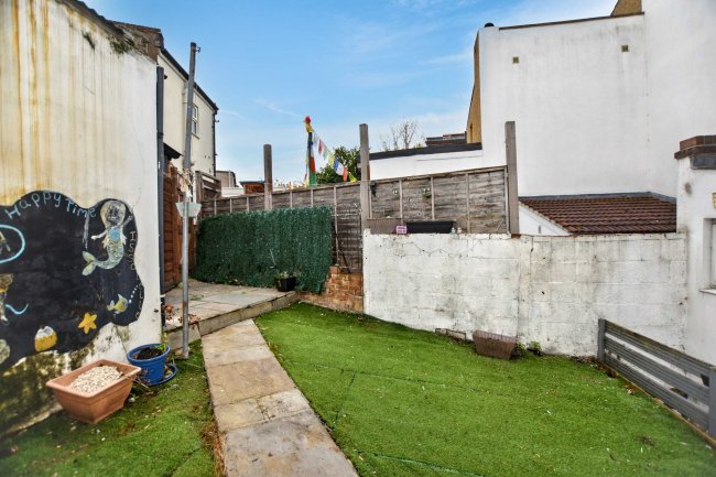 29 Waverley Road, Plumstead, SE18 7TL 3